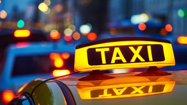 Taxi truyền thống đòi giảm thuế cho bằng Uber, Grab tại VN